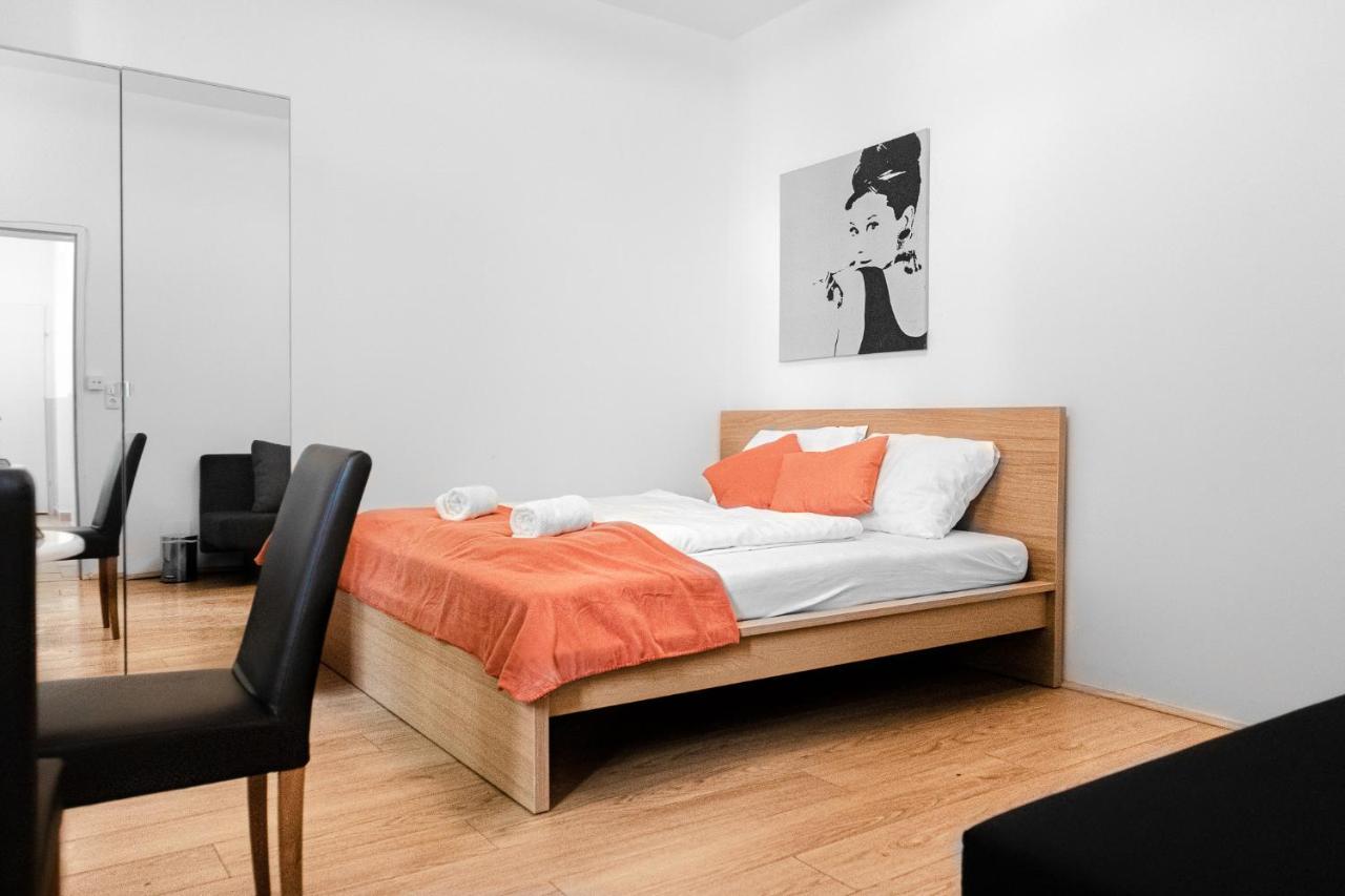 Delightful 2Br Shared Apartment - Ideal For Longstays Відень Екстер'єр фото