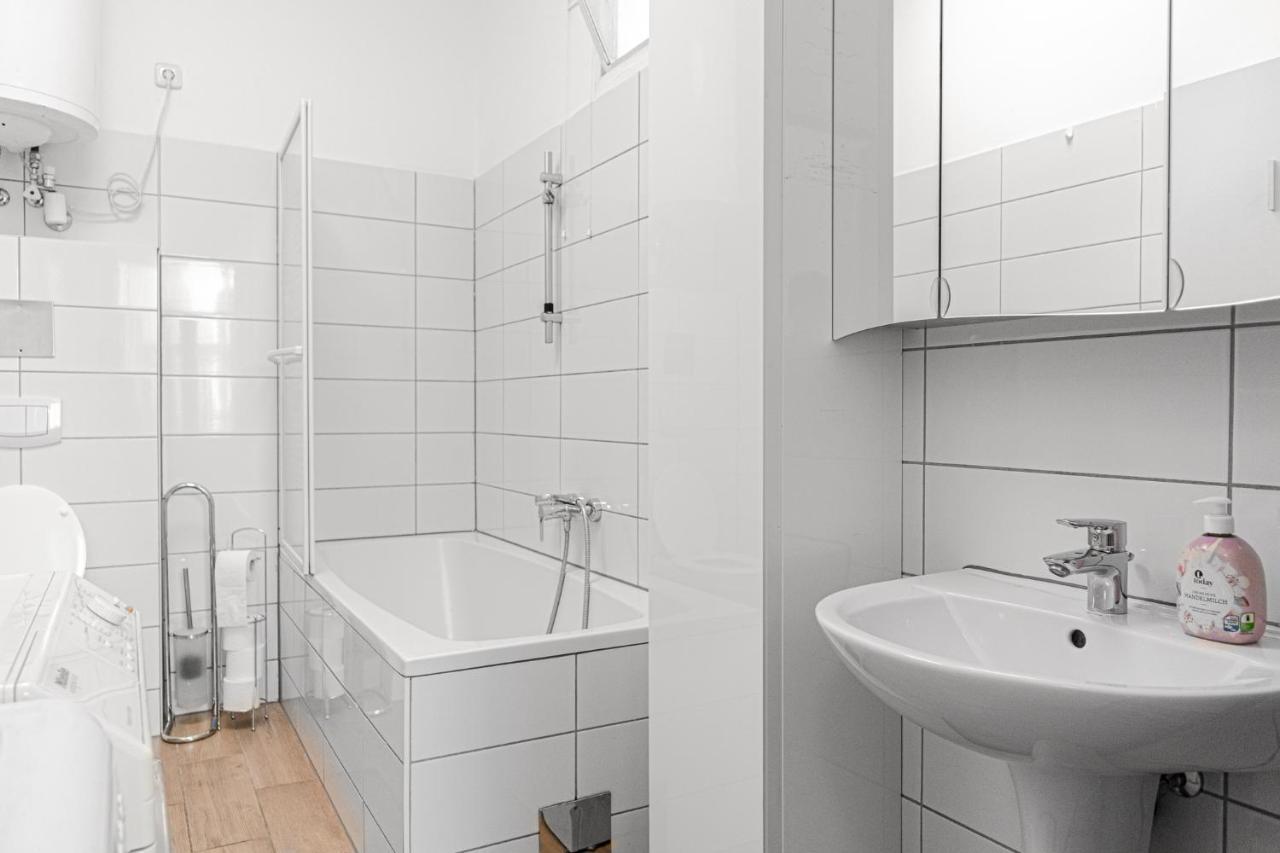 Delightful 2Br Shared Apartment - Ideal For Longstays Відень Екстер'єр фото