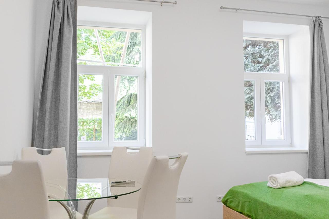 Delightful 2Br Shared Apartment - Ideal For Longstays Відень Екстер'єр фото